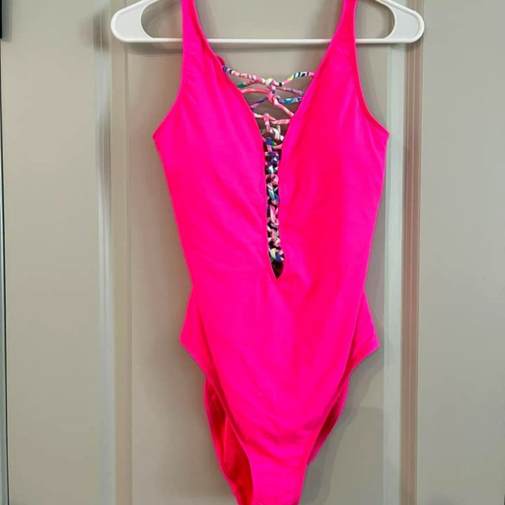 Lilly Pulitzer Isle Lattice One Piece Size 6